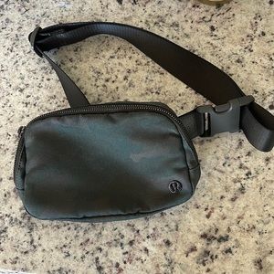 Lululemon Everywhere Belt Bag